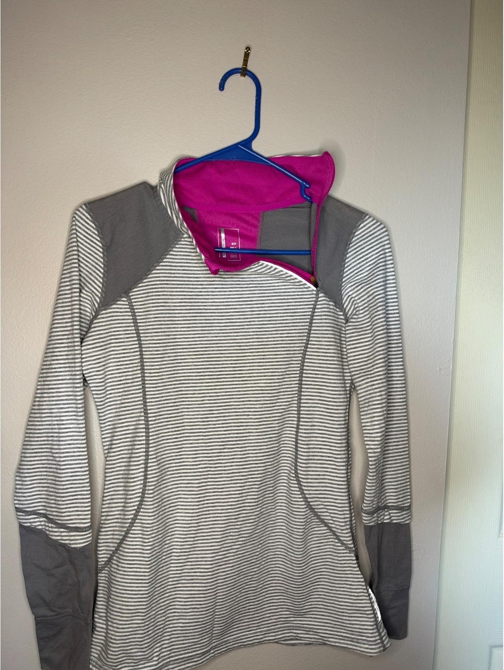 Mondeleta Pullover Hoodie Women Size S/P